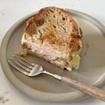 Drum-edge plate with sandwich and fork