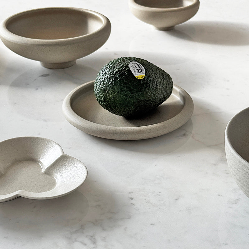 Drum-edge plate with avocado on marble